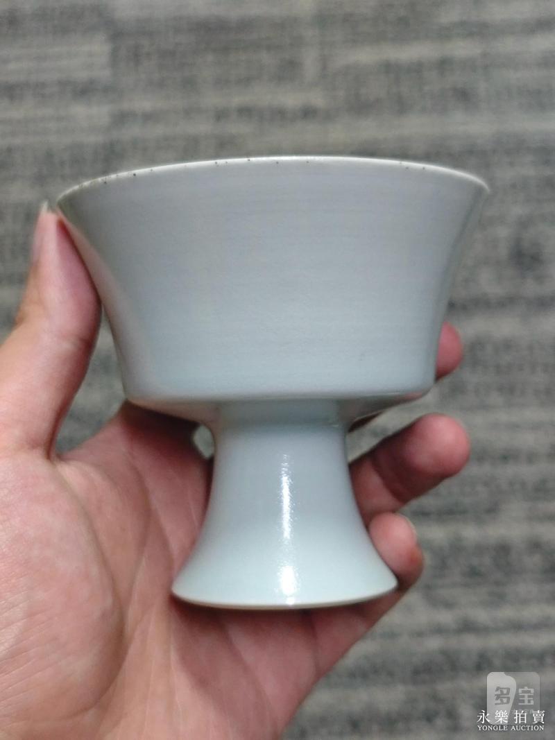 清雍正 仿影青釉凸花穿花凤纹高足杯 - 图9